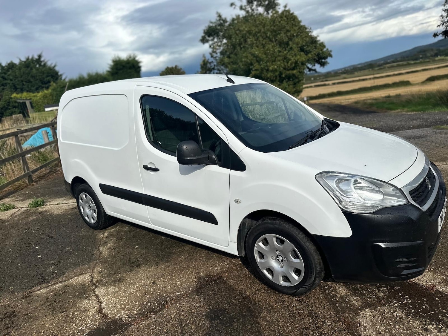 Used Peugeot Partner 2017 for sale - 76476734: Photo 1