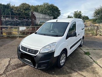 Used Peugeot Partner 2017 for sale - 76476734: Photo