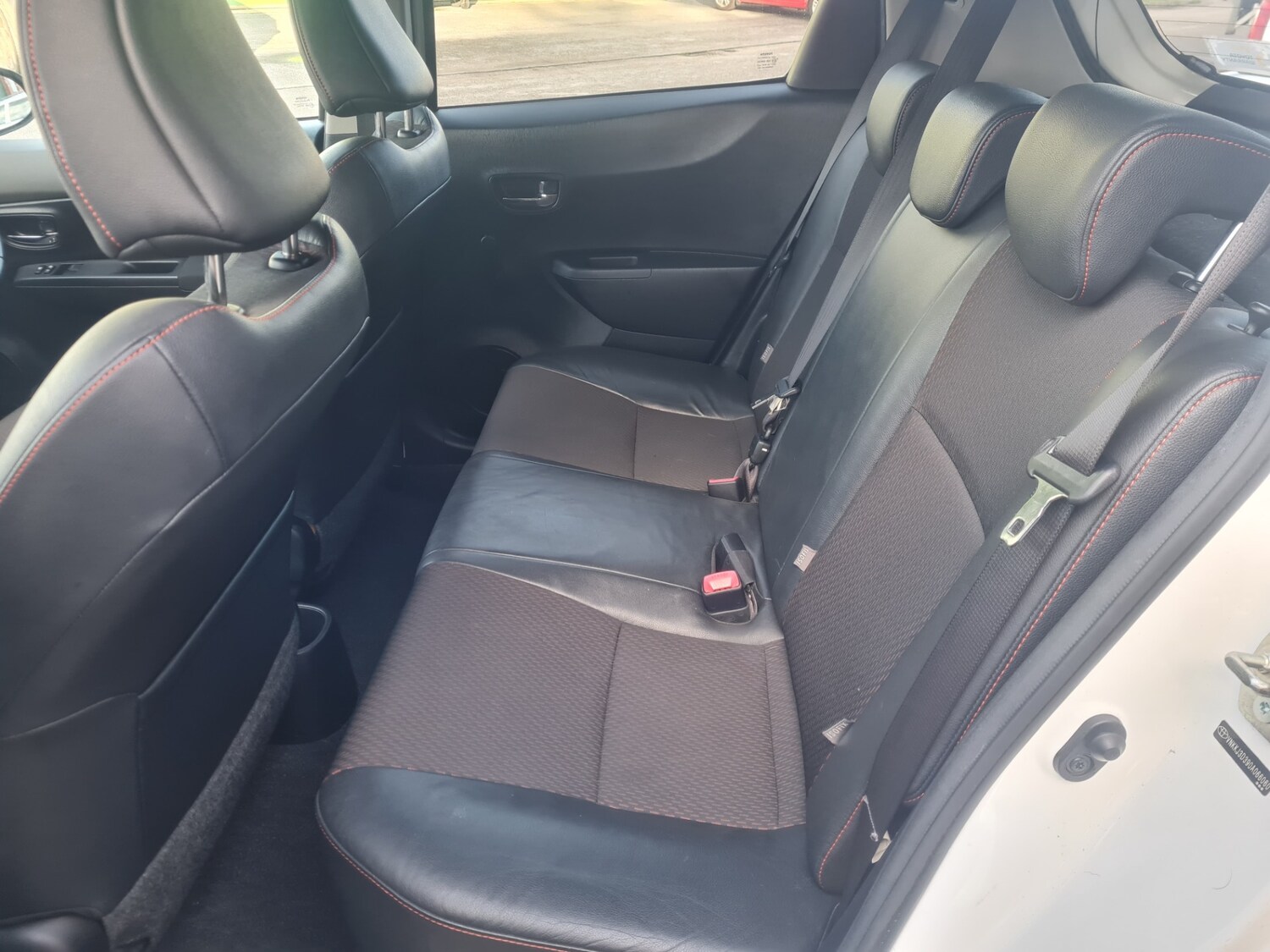 Used Toyota Yaris 2012 for sale - 76602752: Photo 15