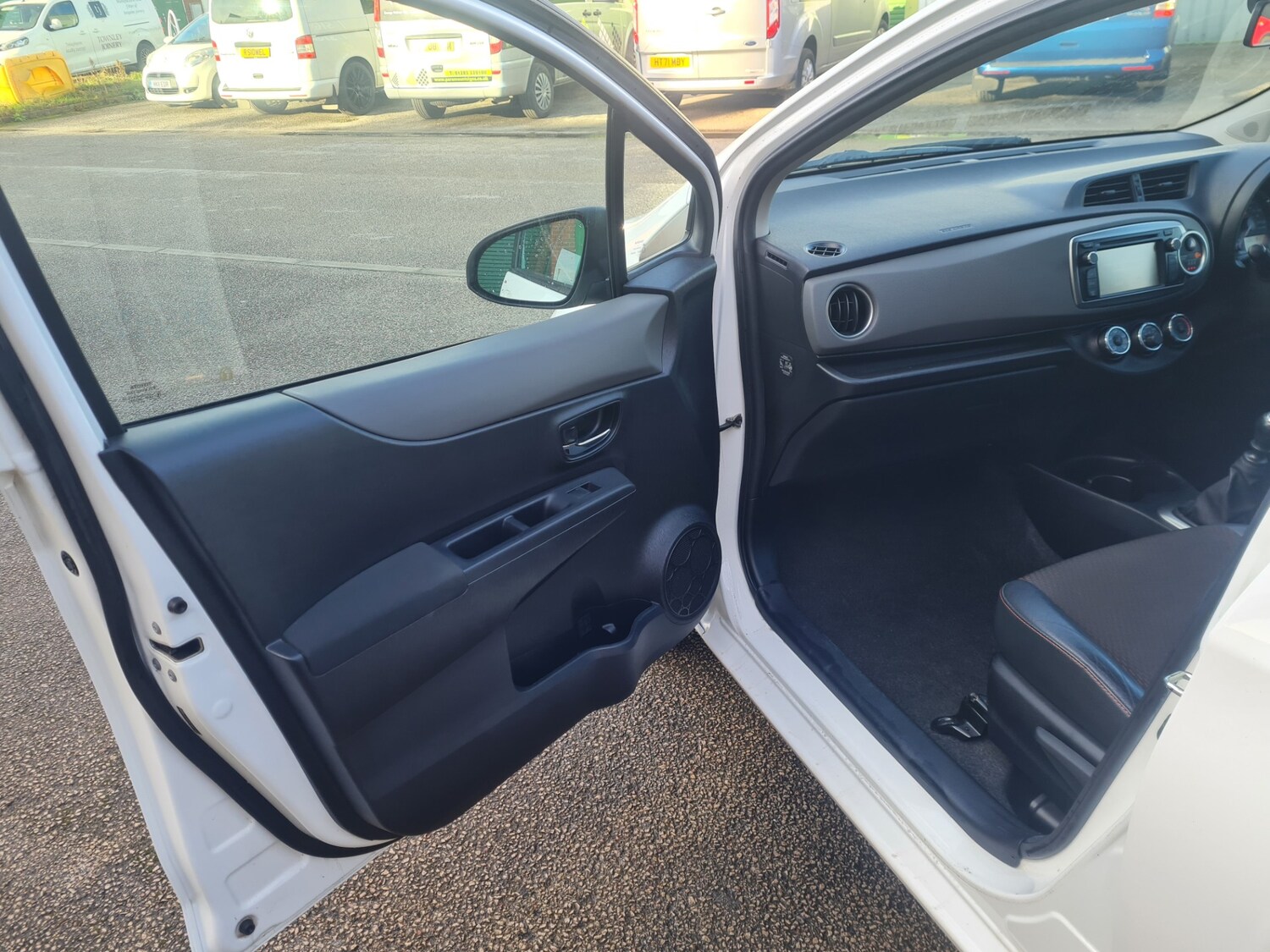 Used Toyota Yaris 2012 for sale - 76602752: Photo 17