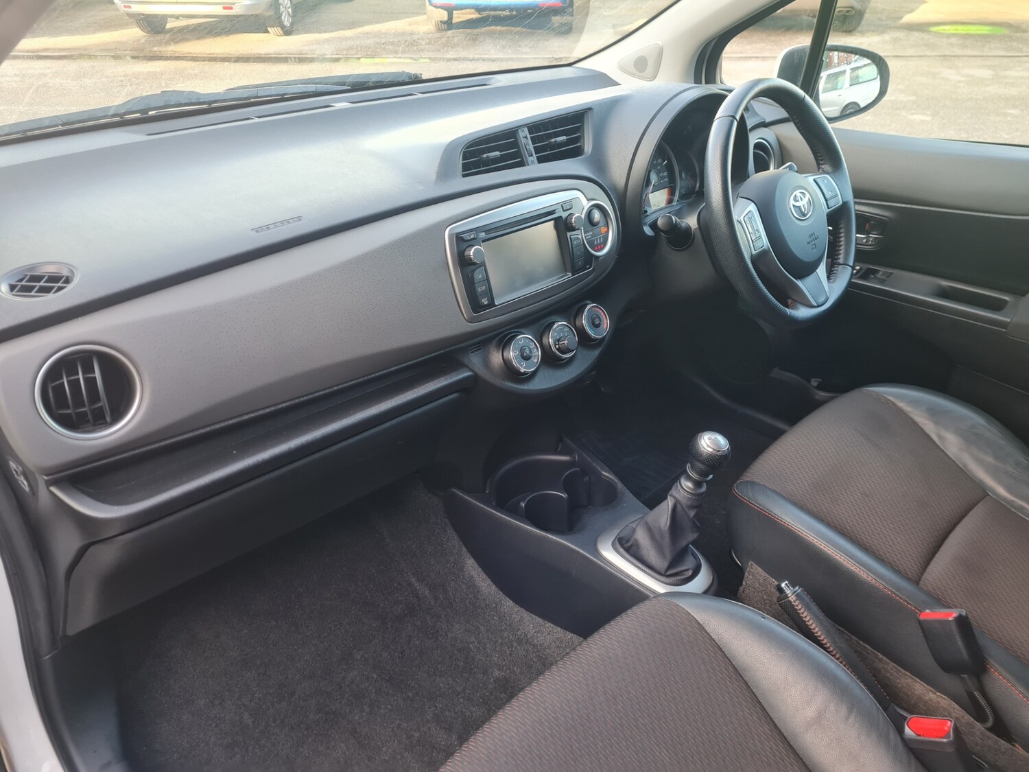 Used Toyota Yaris 2012 for sale - 76602752: Photo 18