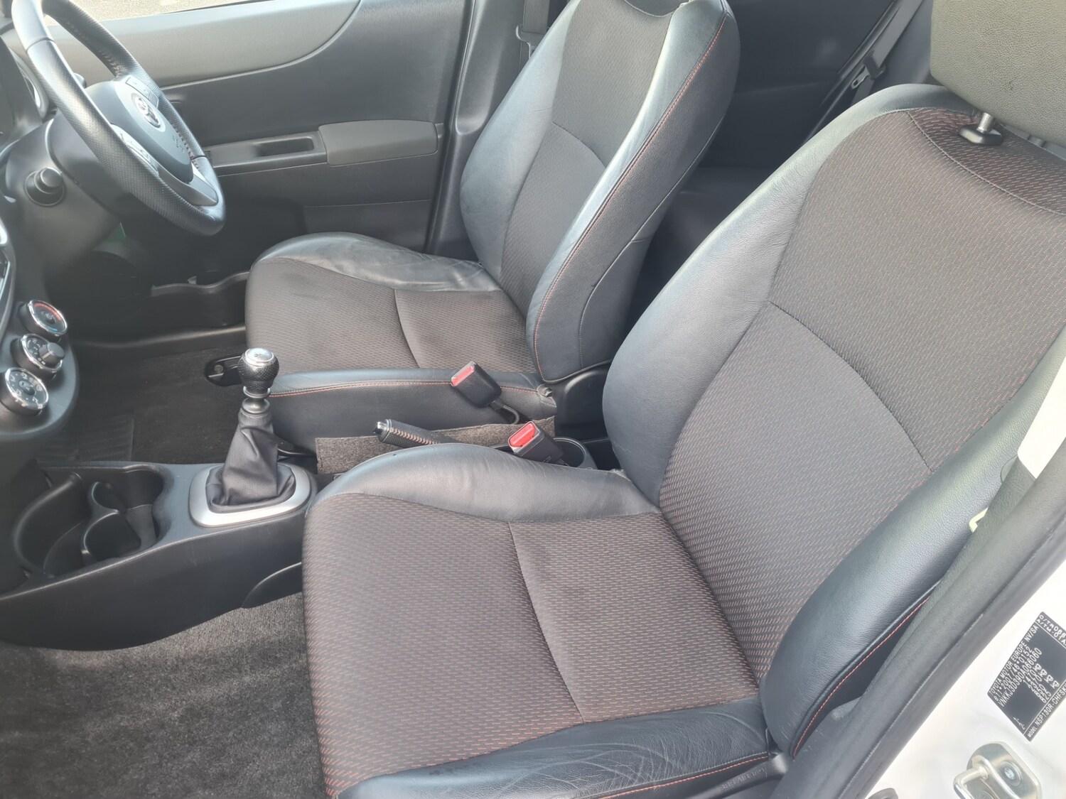 Used Toyota Yaris 2012 for sale - 76602752: Photo 19