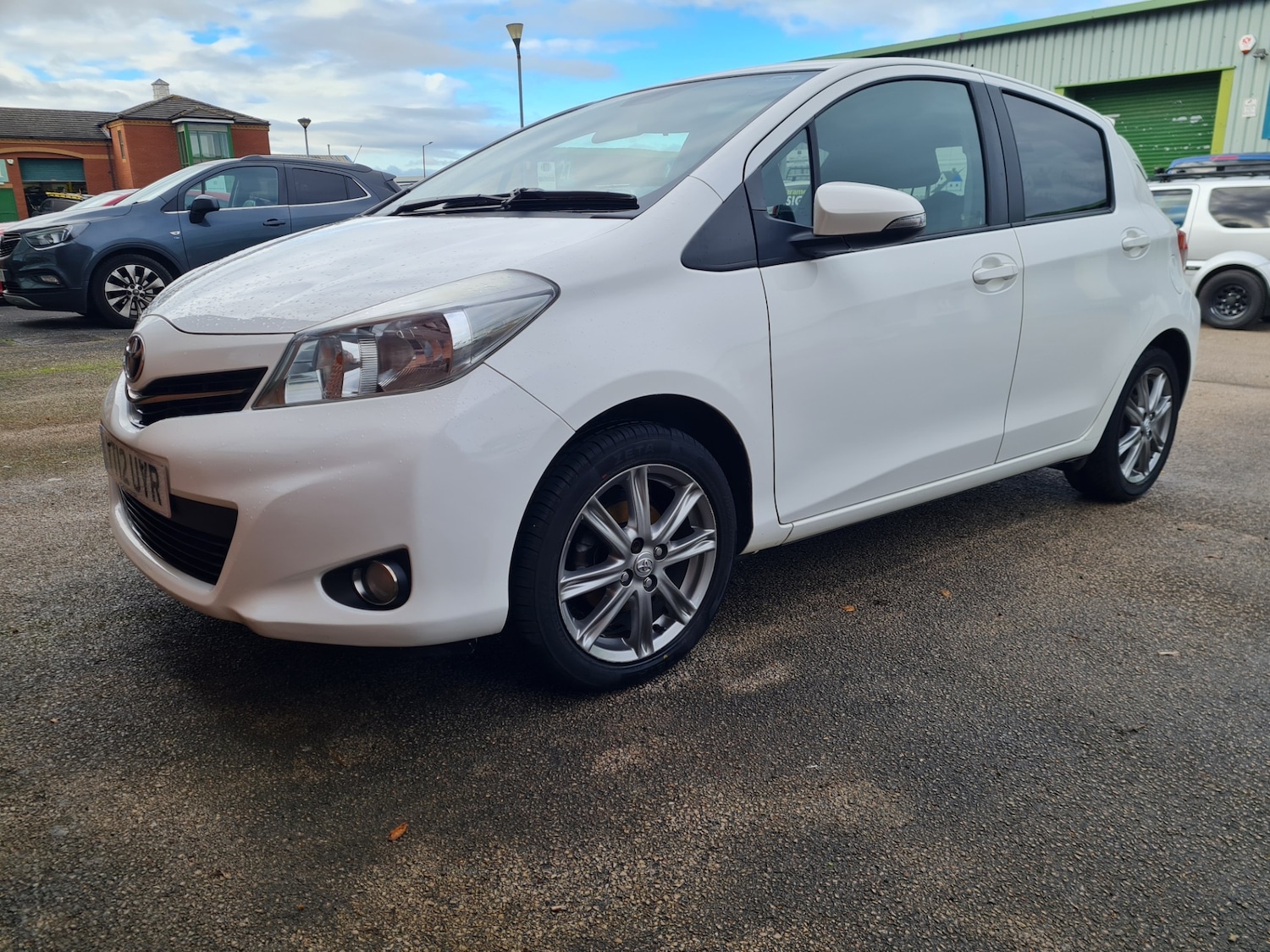 Used Toyota Yaris 2012 for sale - 76602752: Photo 2