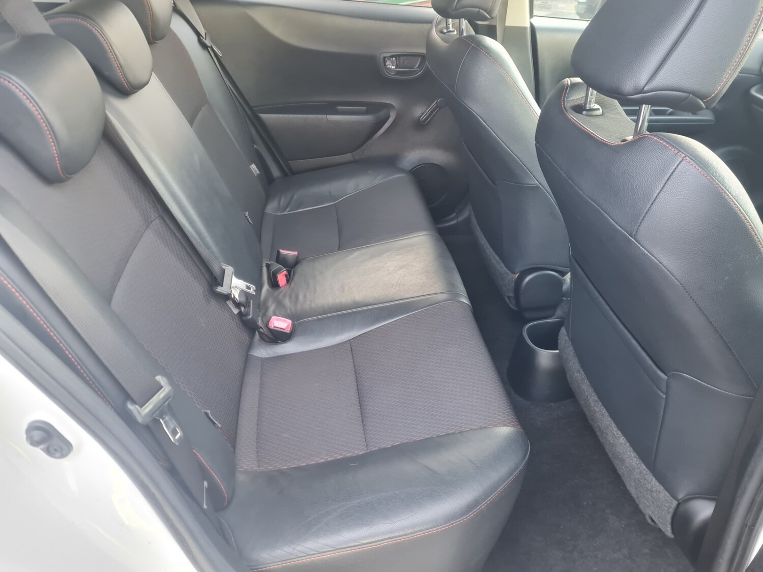 Used Toyota Yaris 2012 for sale - 76602752: Photo 20