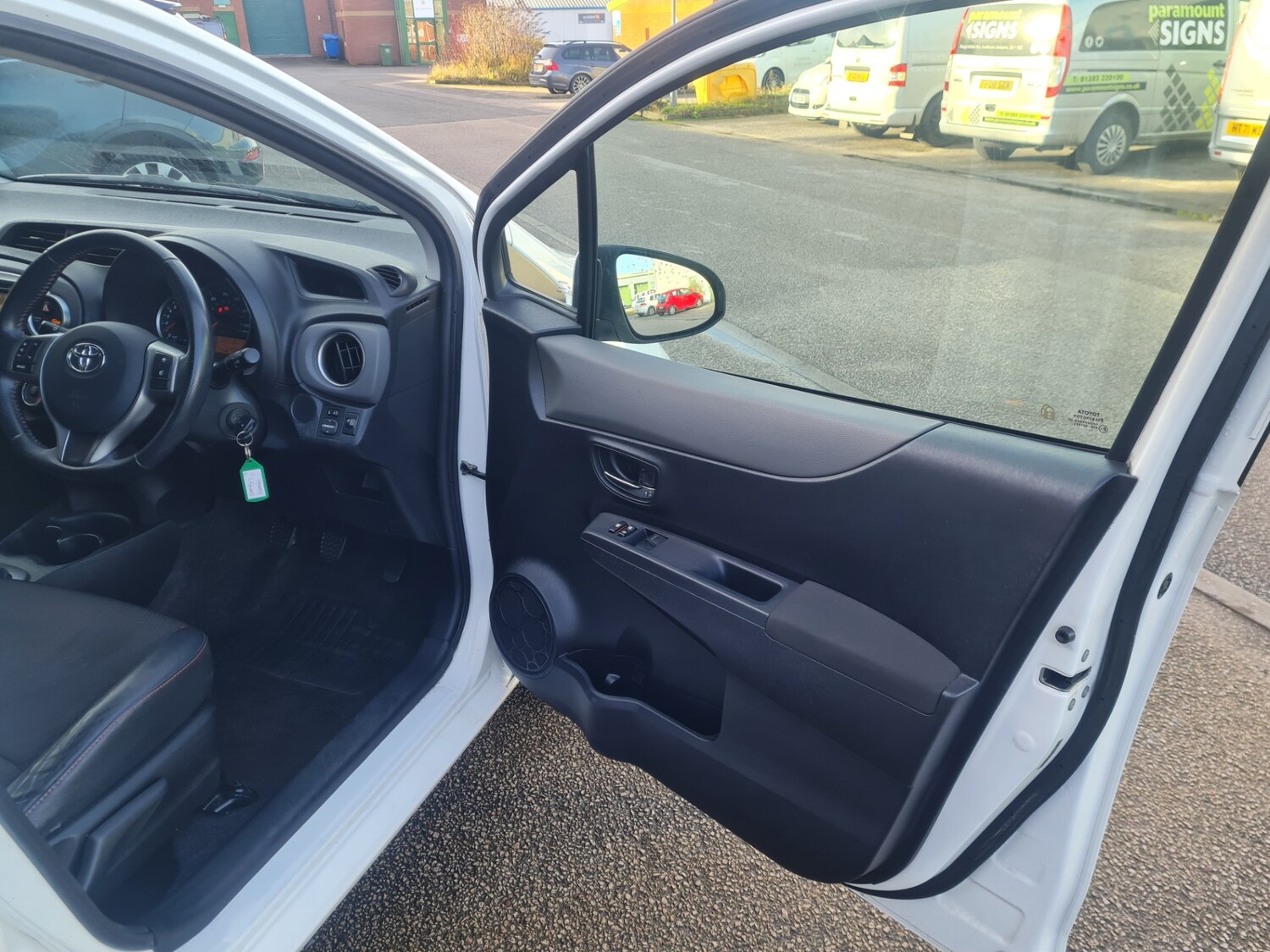 Used Toyota Yaris 2012 for sale - 76602752: Photo 22