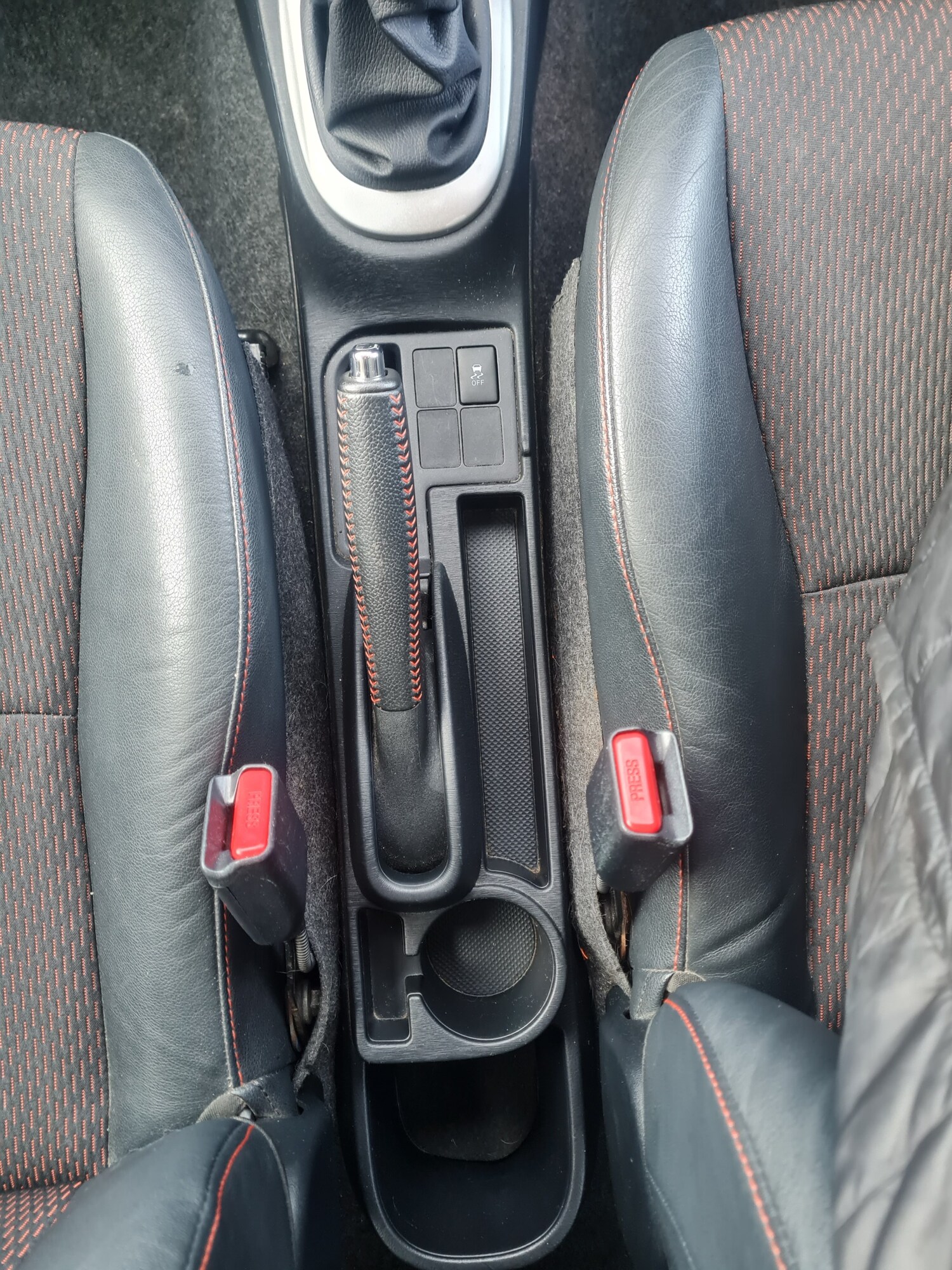 Used Toyota Yaris 2012 for sale - 76602752: Photo 30