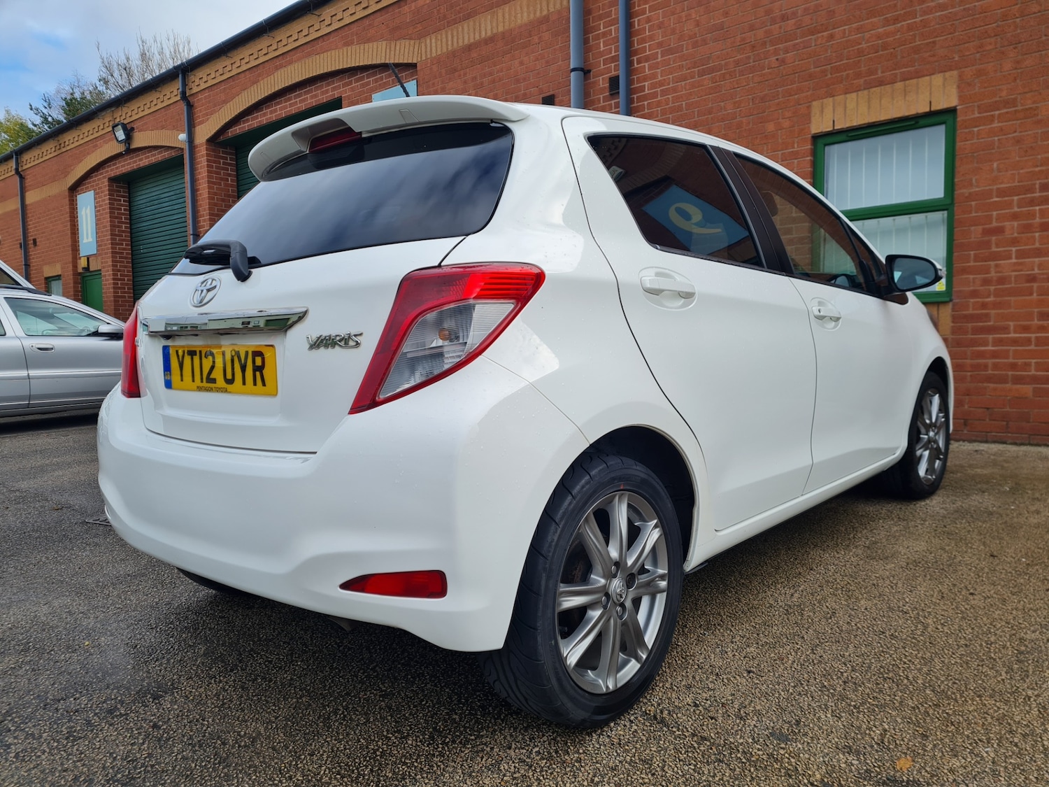 Used Toyota Yaris 2012 for sale - 76602752: Photo 4