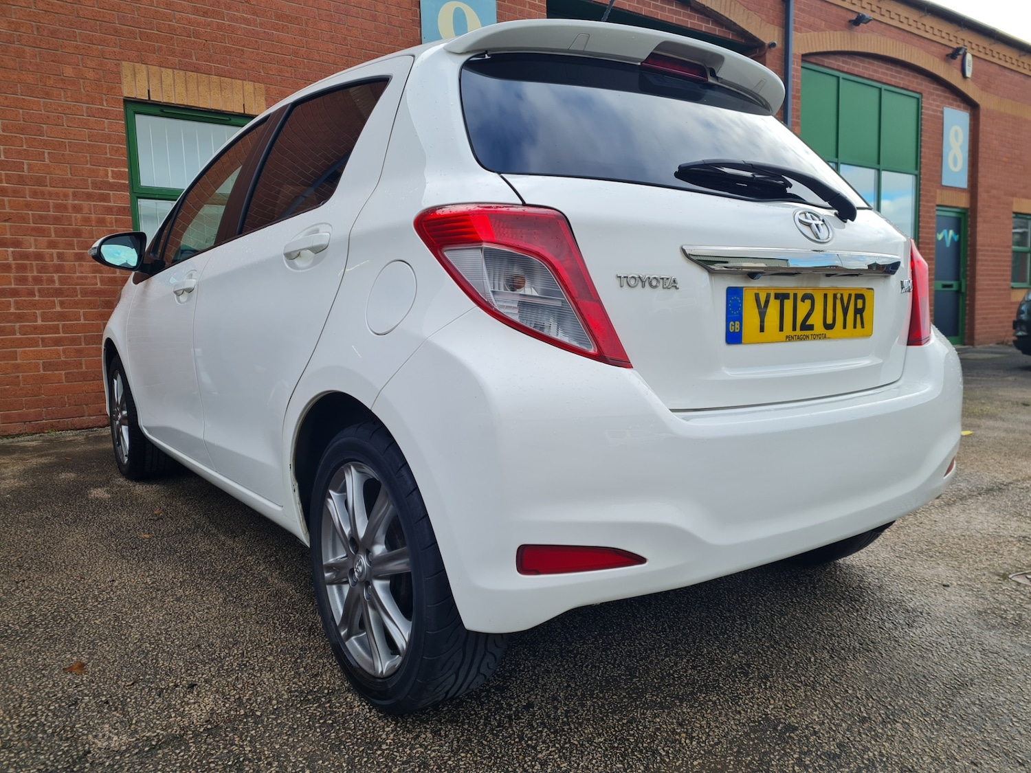 Used Toyota Yaris 2012 for sale - 76602752: Photo 5