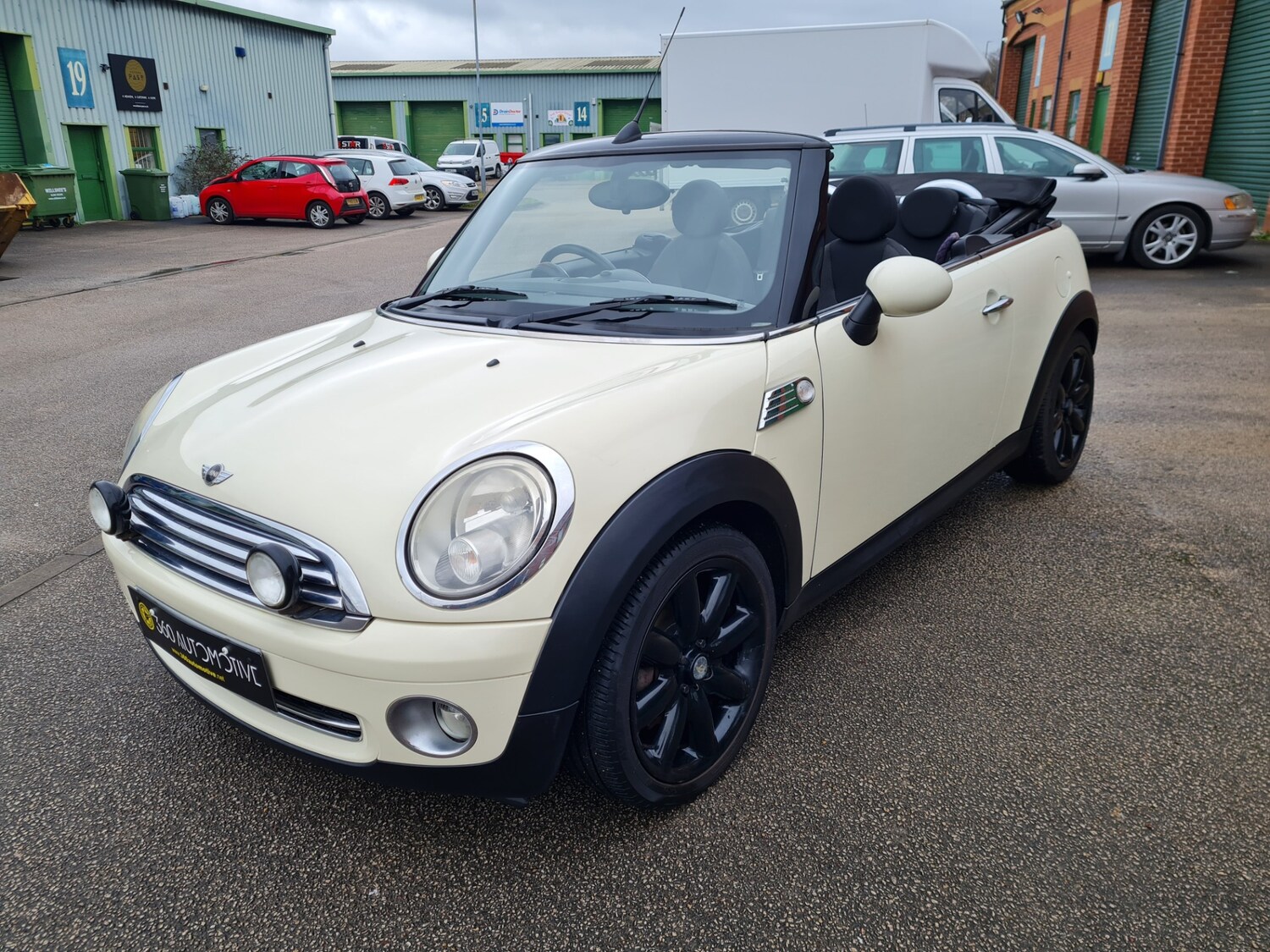 Used MINI Convertible 2010 for sale - 77272408: Photo 17