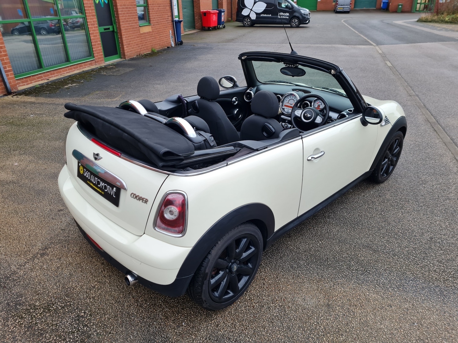 Used MINI Convertible 2010 for sale - 77272408: Photo 22