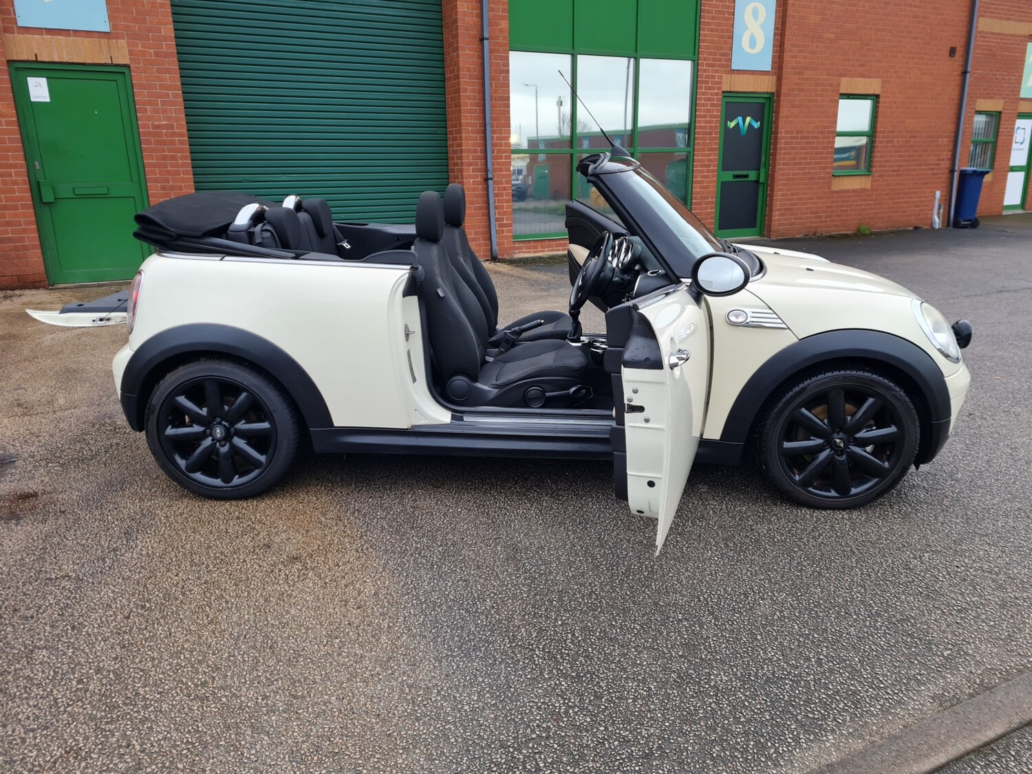 Used MINI Convertible 2010 for sale - 77272408: Photo 27