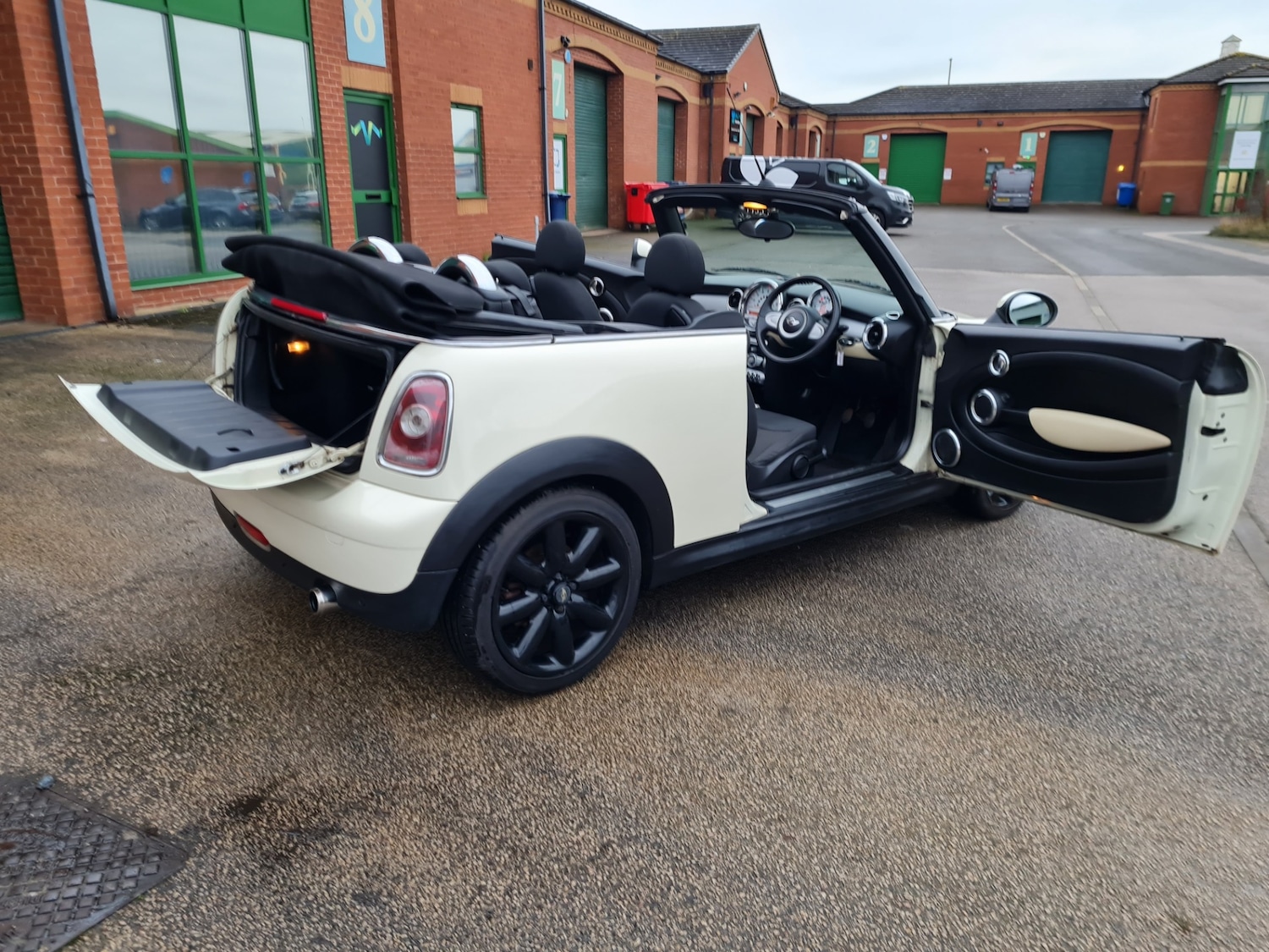 Used MINI Convertible 2010 for sale - 77272408: Photo 28