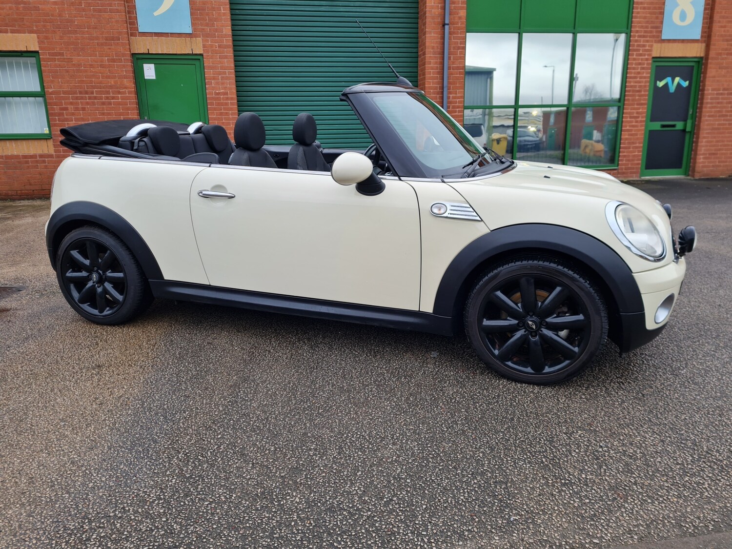 Used MINI Convertible 2010 for sale - 77272408: Photo 3