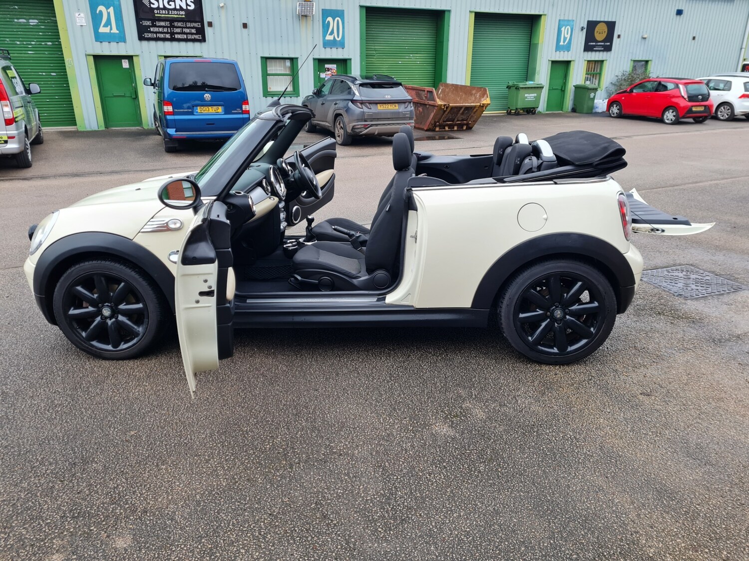 Used MINI Convertible 2010 for sale - 77272408: Photo 31