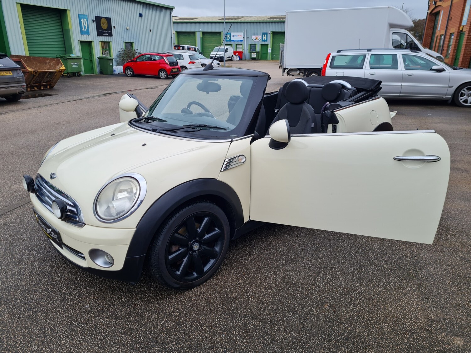 Used MINI Convertible 2010 for sale - 77272408: Photo 32