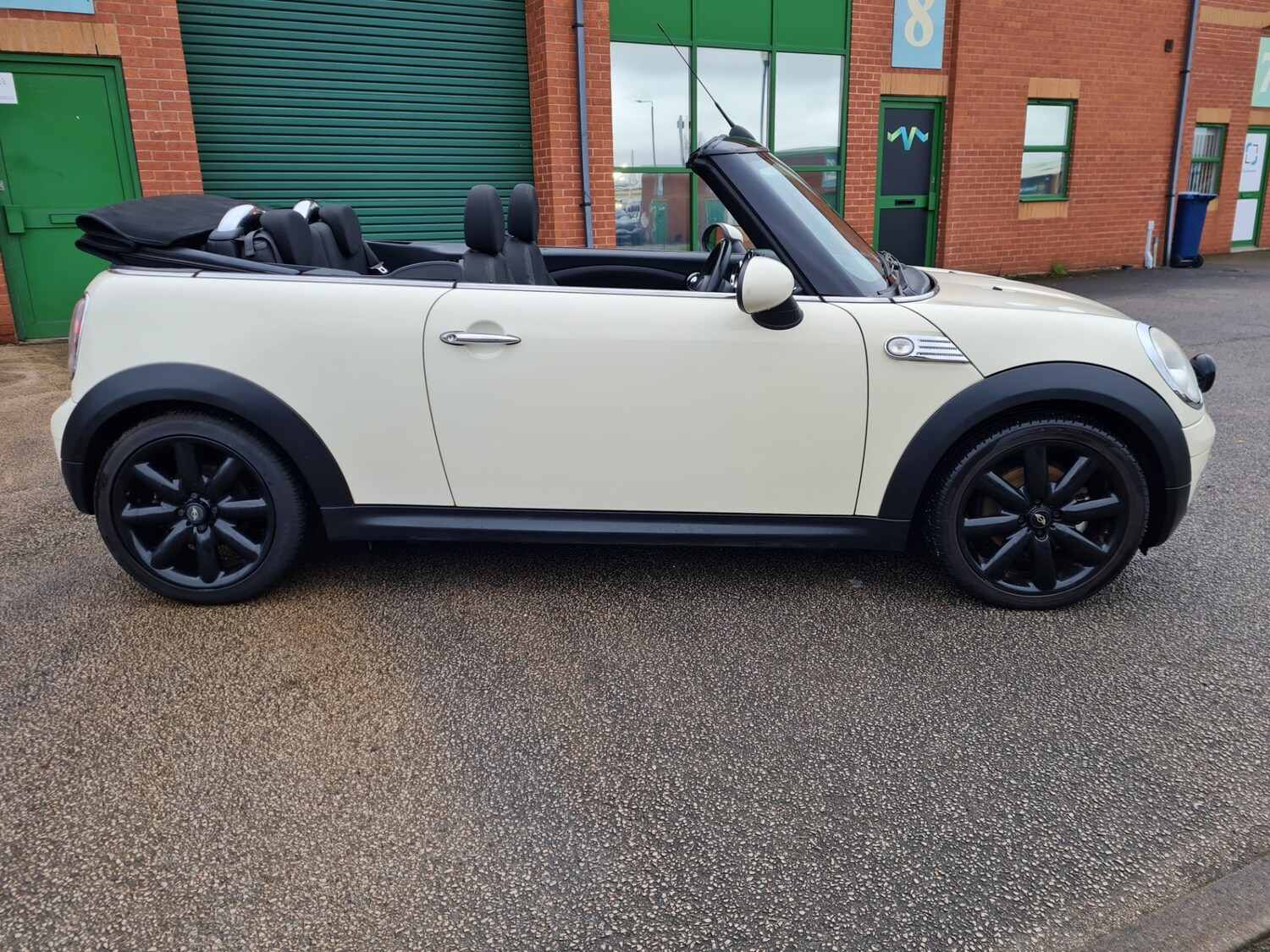Used MINI Convertible 2010 for sale - 77272408: Photo 4