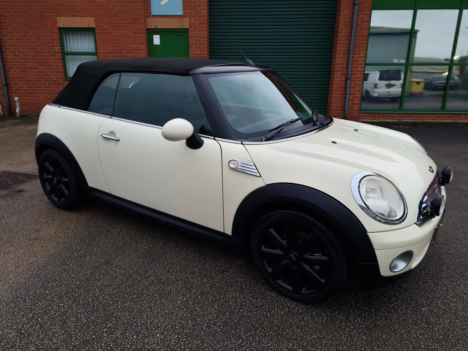 Used MINI Convertible 2010 for sale - 77272408: Photo 41