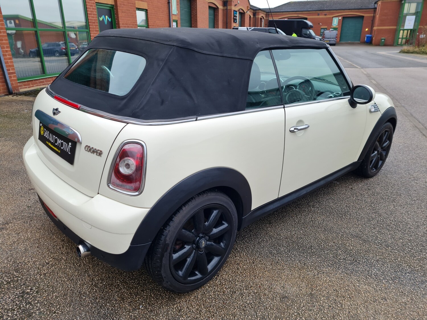 Used MINI Convertible 2010 for sale - 77272408: Photo 42