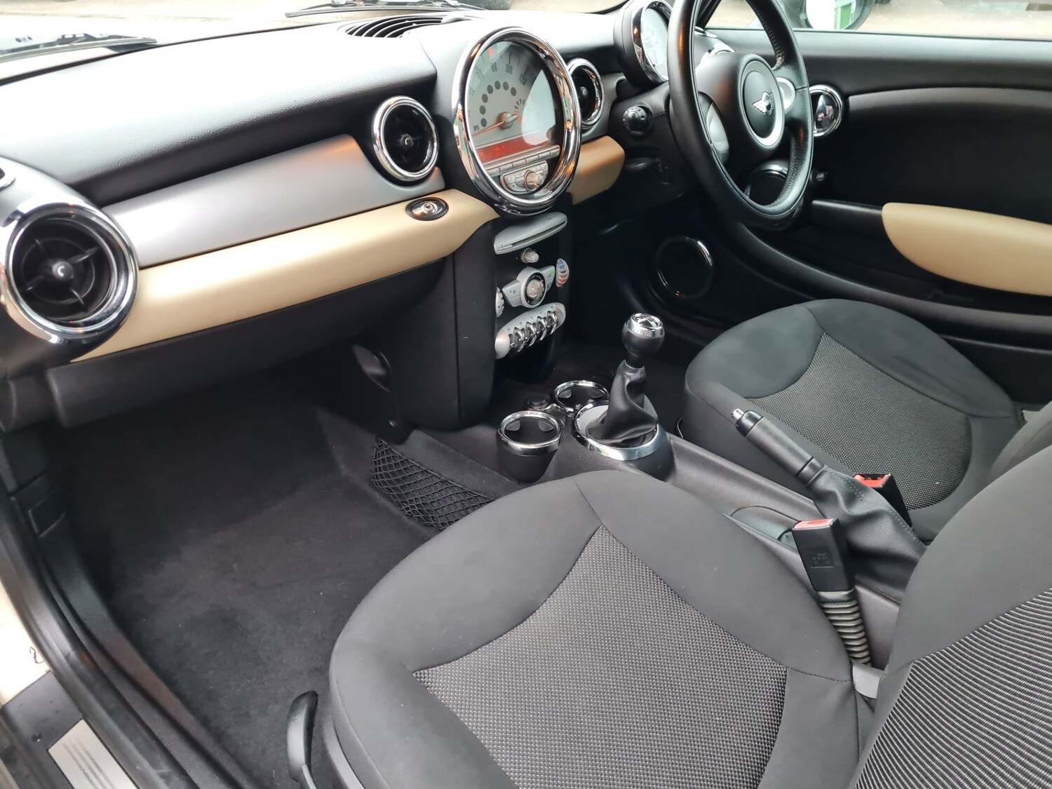 Used MINI Convertible 2010 for sale - 77272408: Photo 46