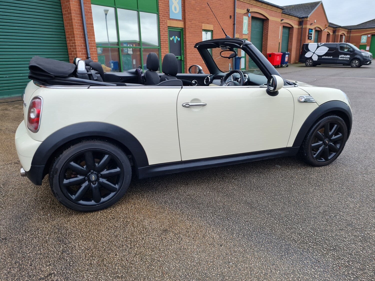 Used MINI Convertible 2010 for sale - 77272408: Photo 5