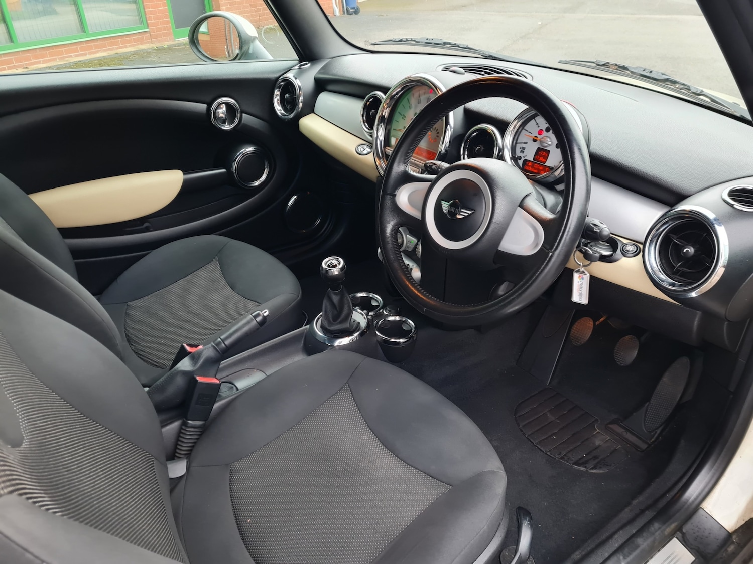 Used MINI Convertible 2010 for sale - 77272408: Photo 50