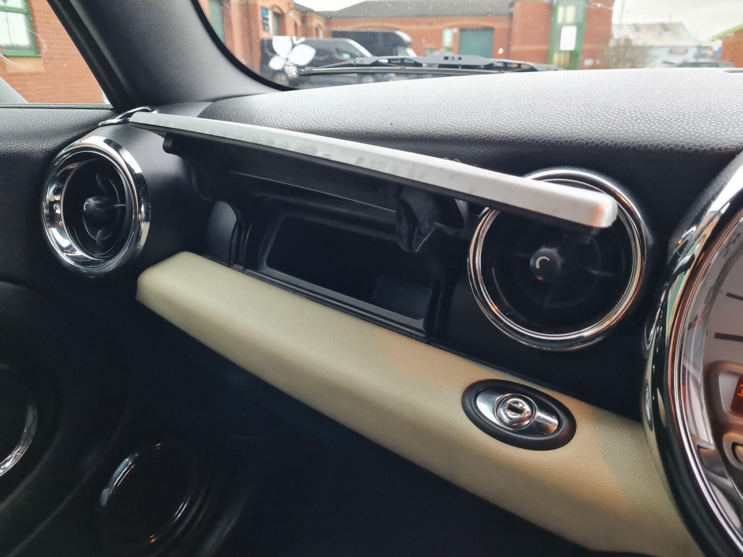 Used MINI Convertible 2010 for sale - 77272408: Photo 63