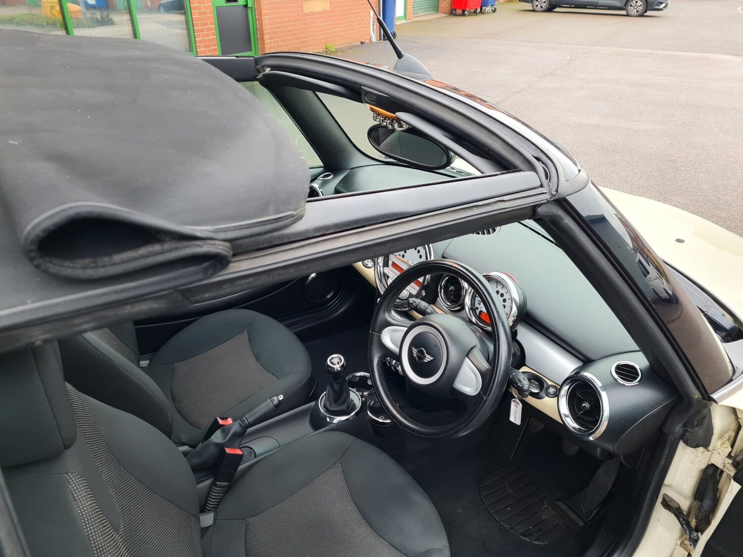 Used MINI Convertible 2010 for sale - 77272408: Photo 64