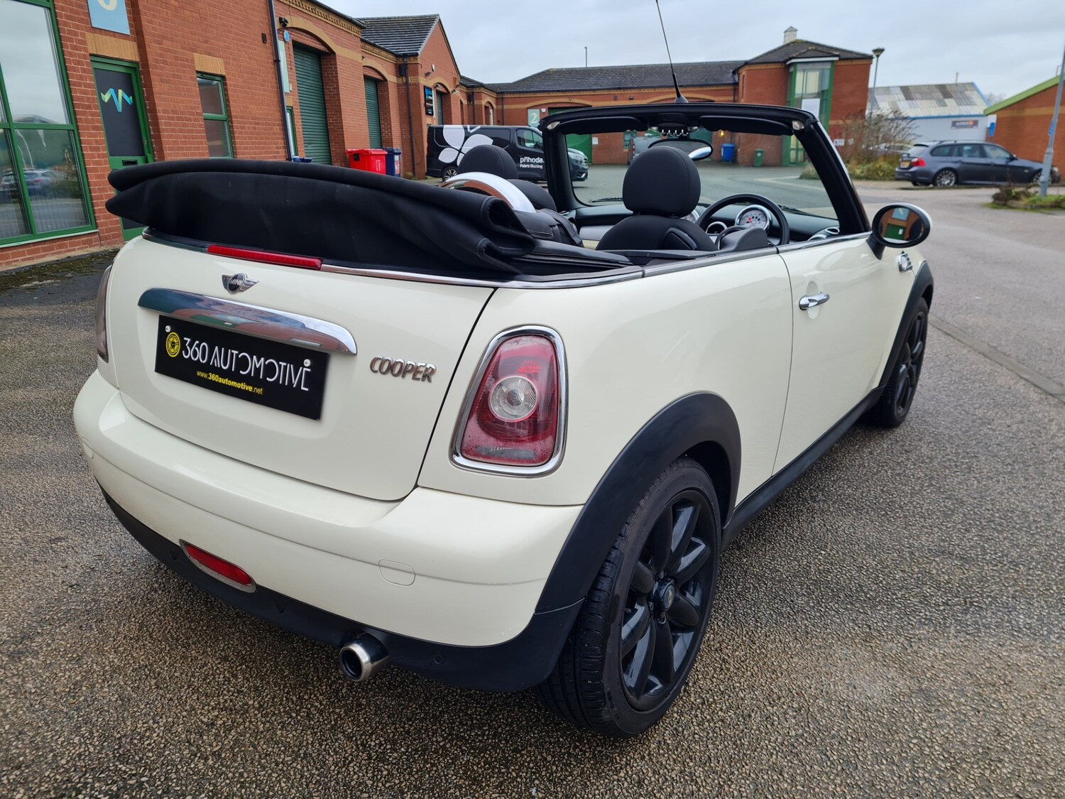 Used MINI Convertible 2010 for sale - 77272408: Photo 7