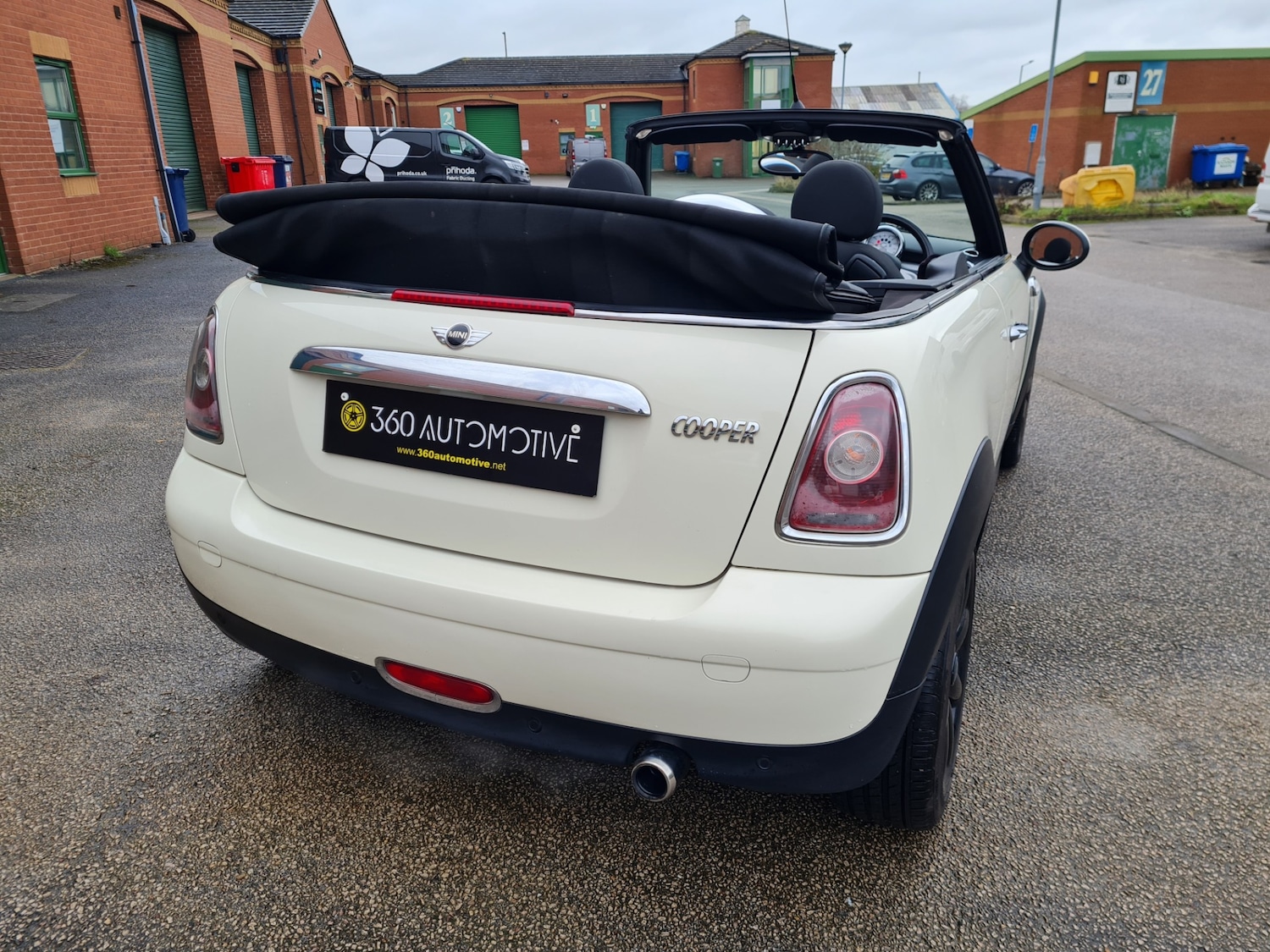 Used MINI Convertible 2010 for sale - 77272408: Photo 8