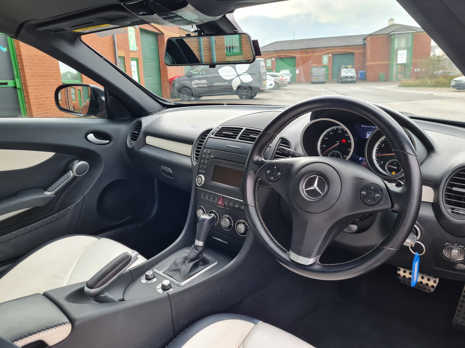 Used Mercedes-Benz SLK 2009 for sale - 76365002: Photo 65