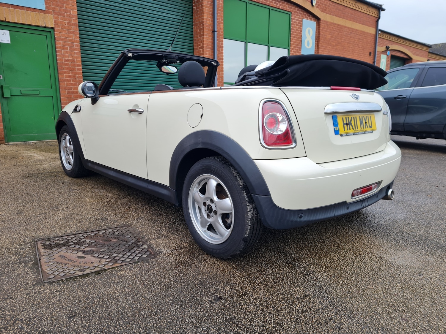 Used MINI Convertible 2011 for sale - 77404257: Photo 5
