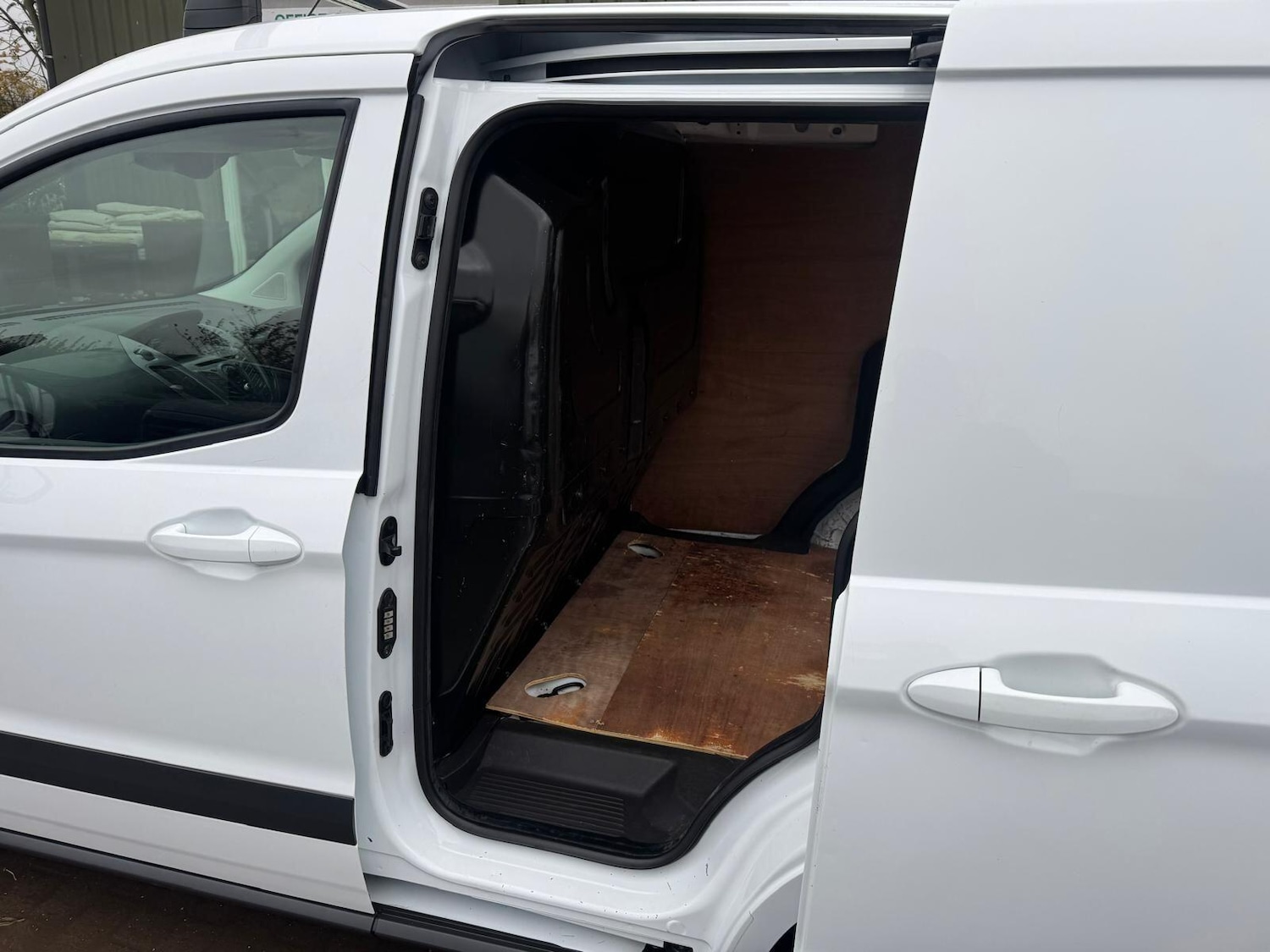 Used Ford Transit Courier 2017 for sale - 76839299: Photo 4