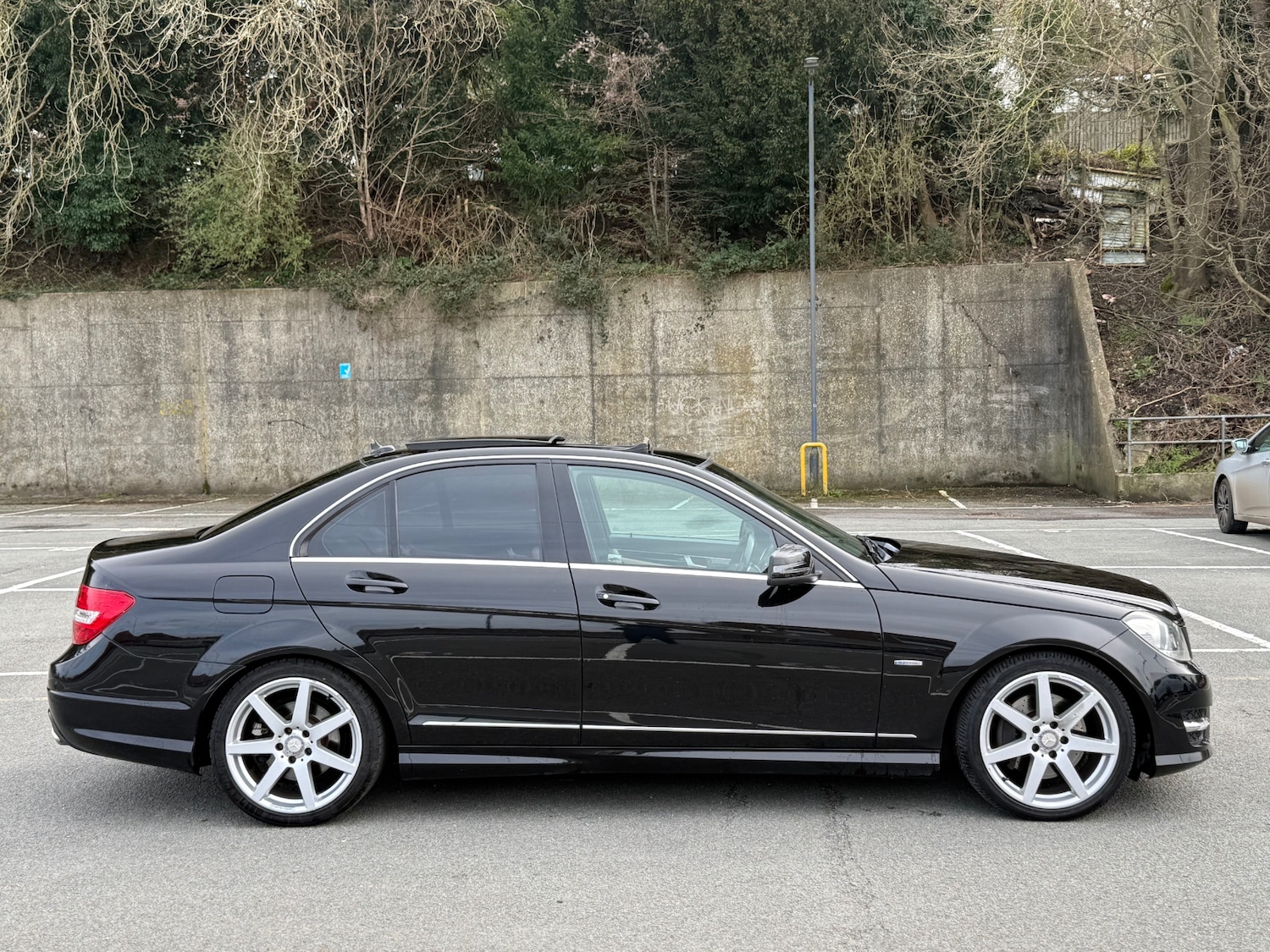 Used Mercedes-Benz C Class 2011 for sale - 77888571: Photo 2