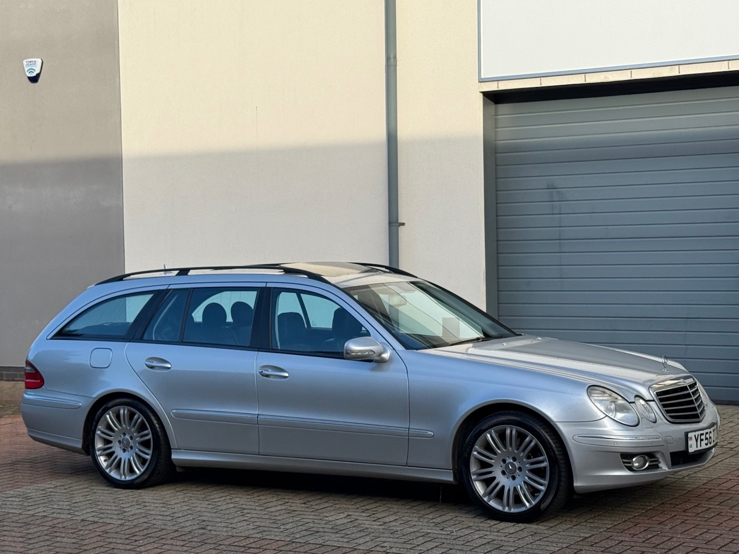 Used Mercedes-Benz E Class 2006 for sale - 76755476: Photo 1