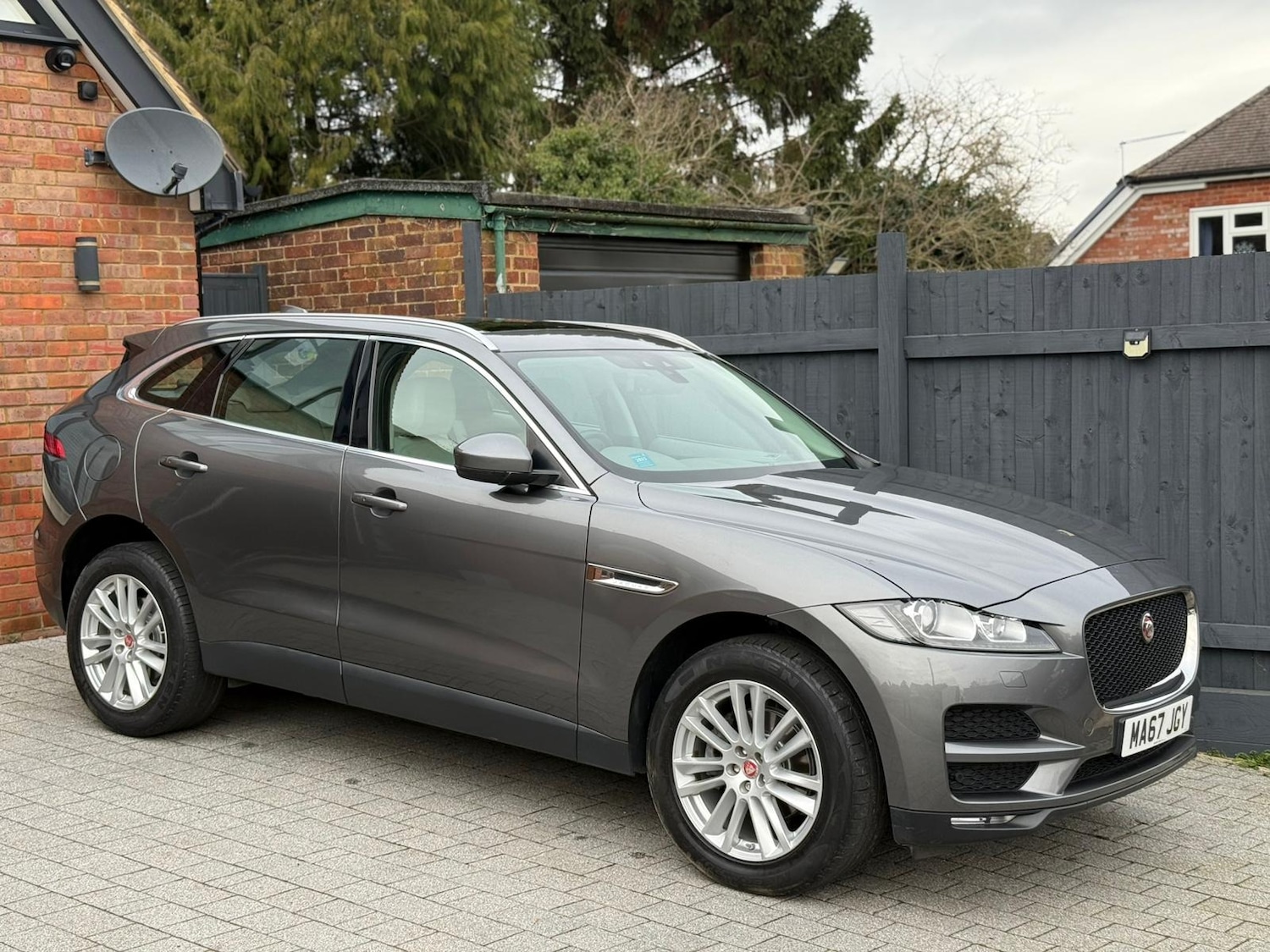 Used Jaguar F-Pace 2017 for sale - 77650011: Photo 1