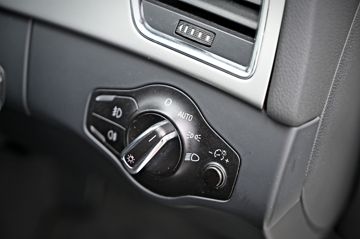 Used Audi A4 2009 for sale - 75909250: Photo 23