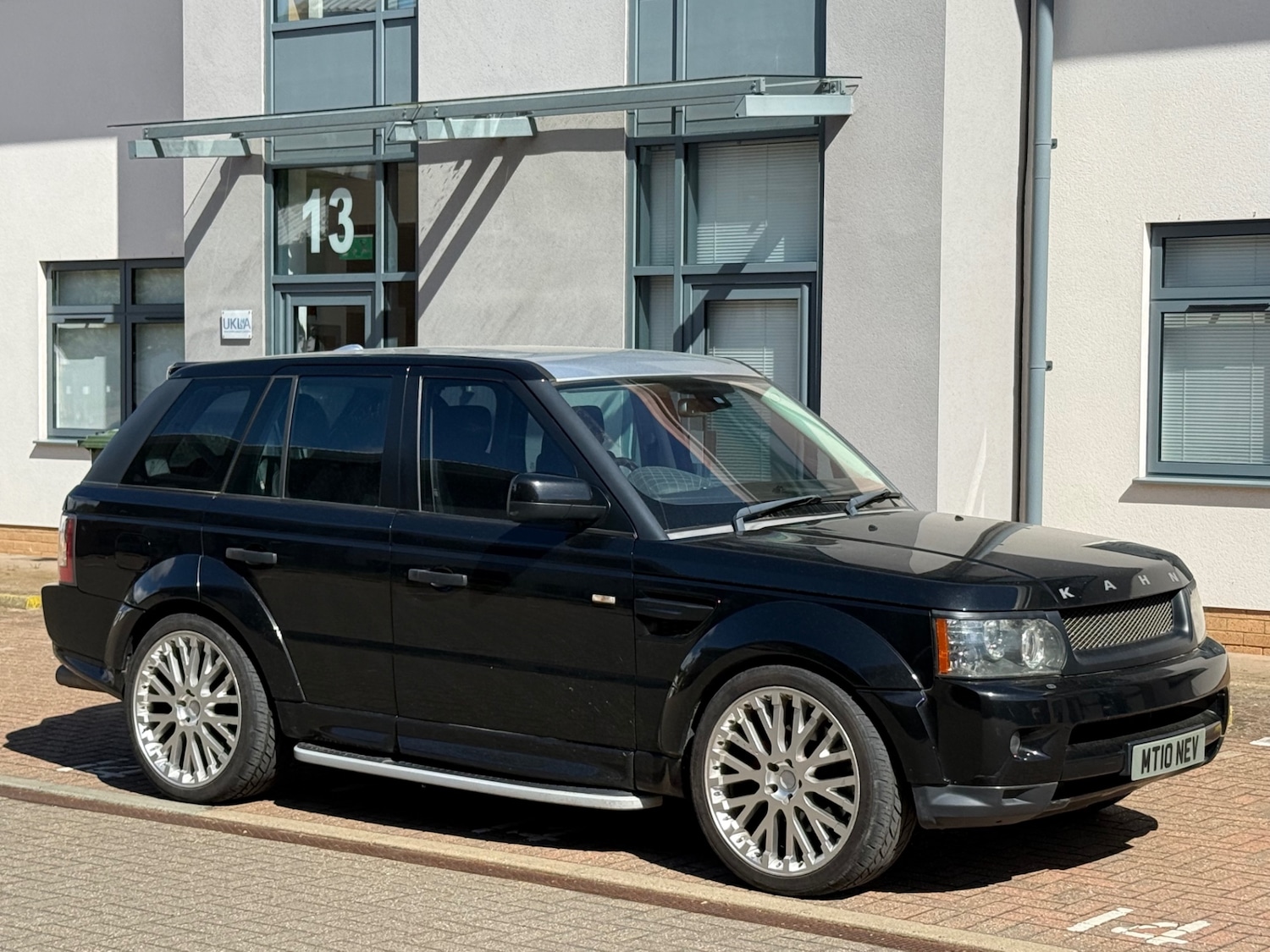 Used Land Rover Range Rover Sport 2010 for sale - 78218676: Photo 2