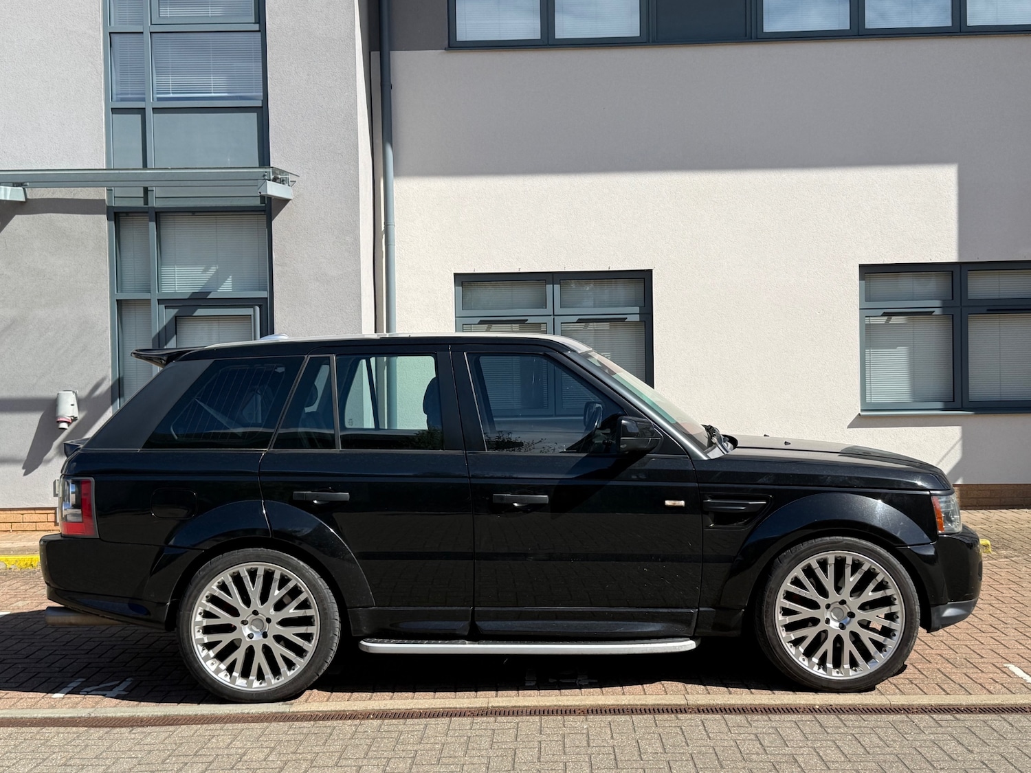 Used Land Rover Range Rover Sport 2010 for sale - 78218676: Photo 3