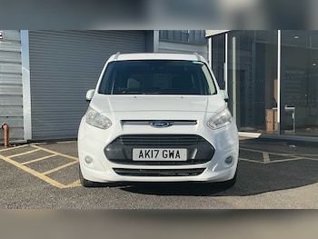 Used Ford Grand Tourneo Connect 2017 for sale - 78352152: Photo