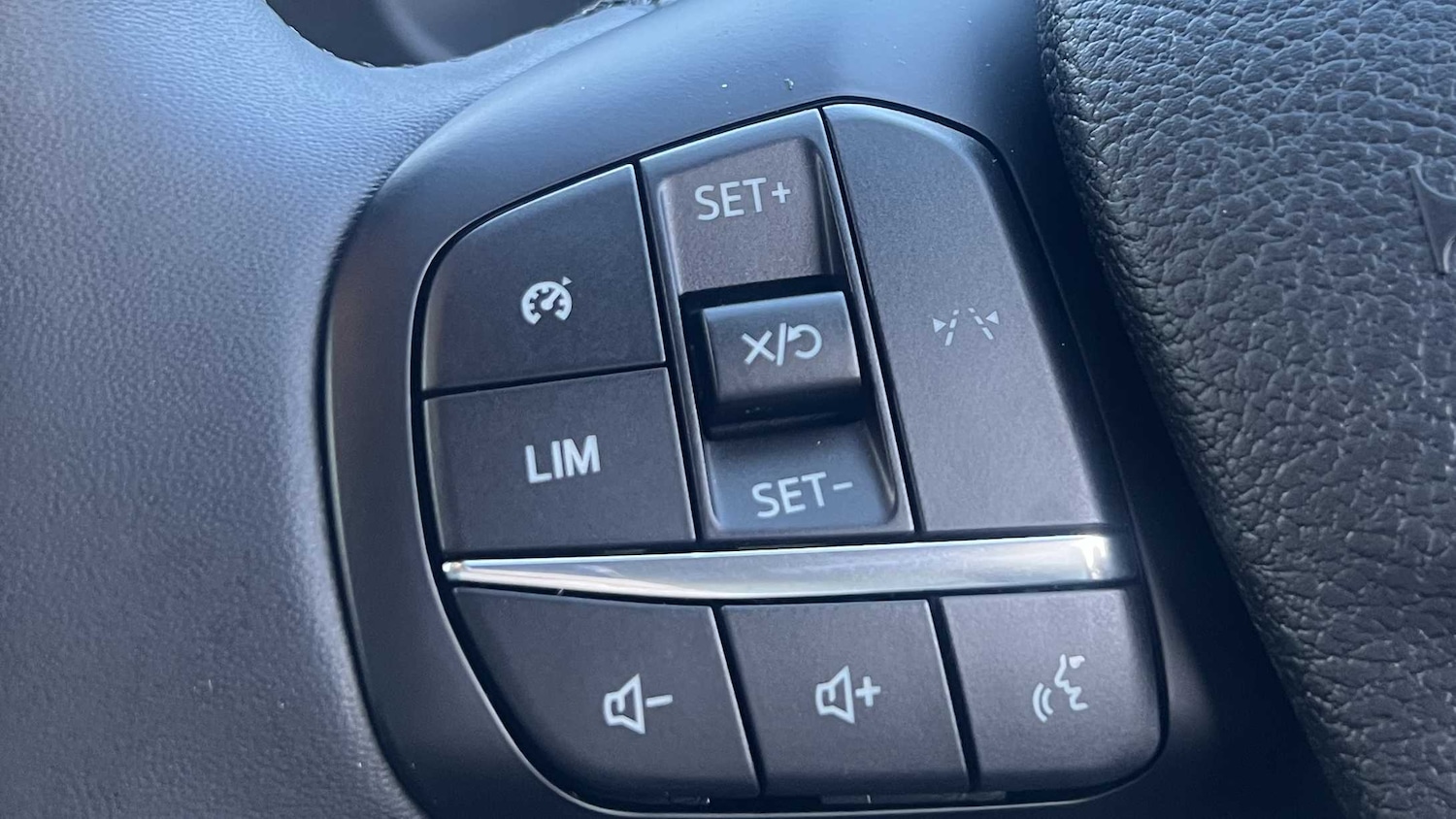 Used Toyota C-HR 2025 for sale - 76411274: Photo 32