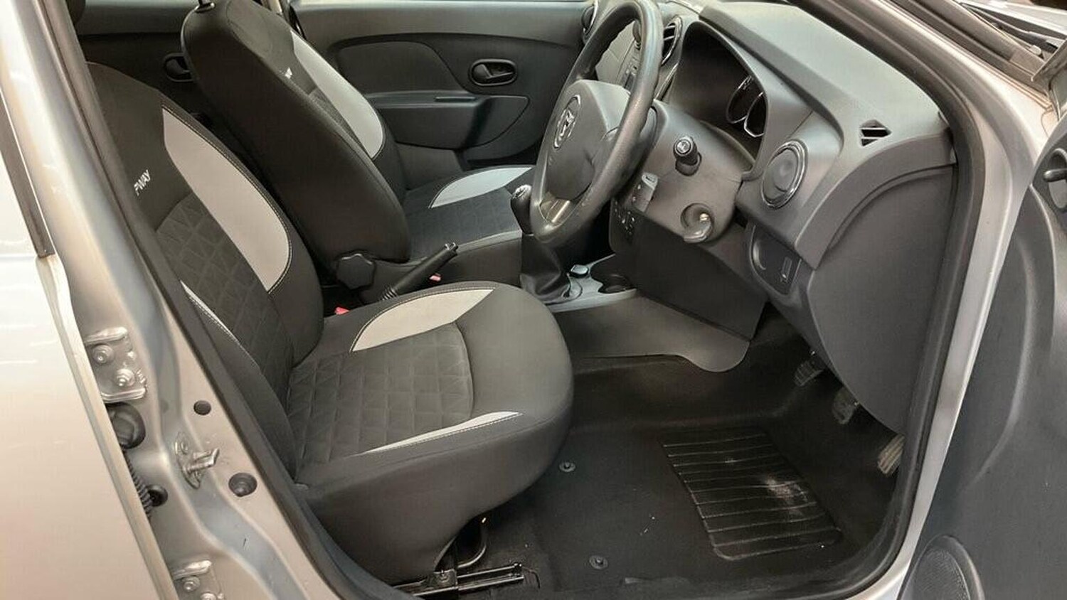 Used Dacia Sandero Stepway 2016 for sale - 76618585: Photo 8