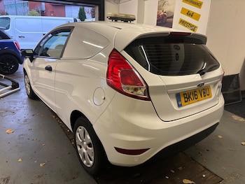 Used Ford Fiesta 2016 for sale - 76624418: Photo