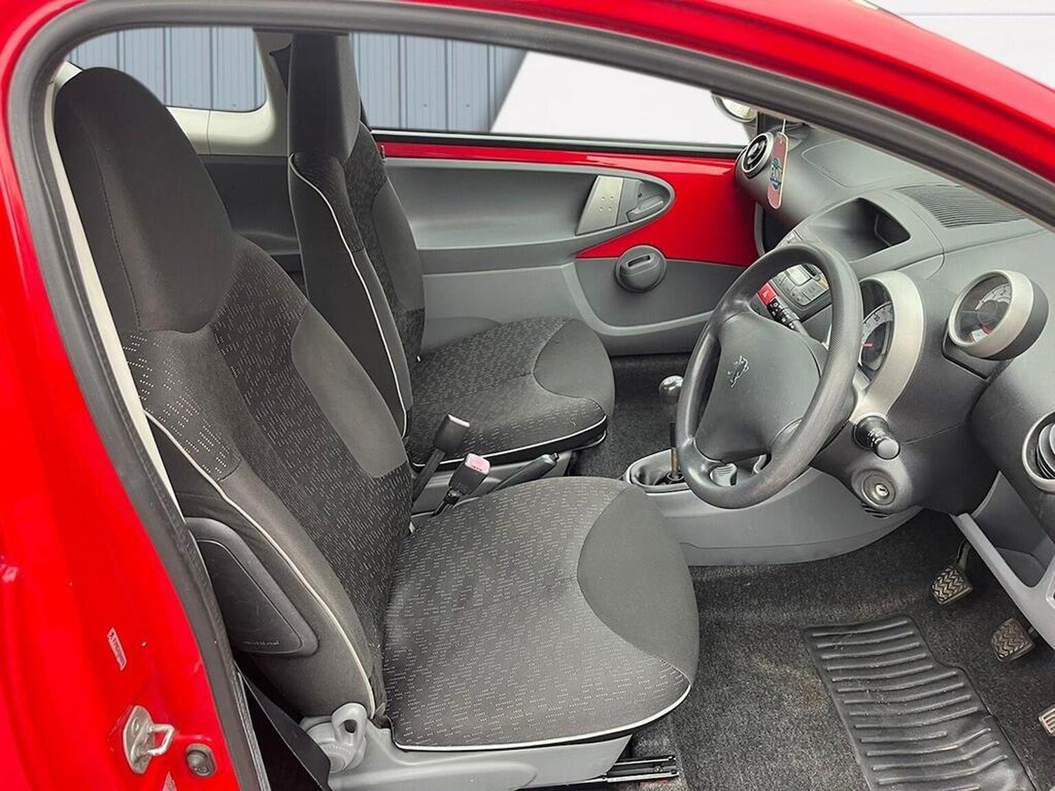 Used Peugeot 107 2010 for sale - 76618598: Photo 8