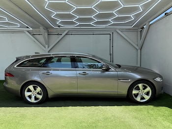 Used Jaguar XF 2018 for sale - 78988085: Photo