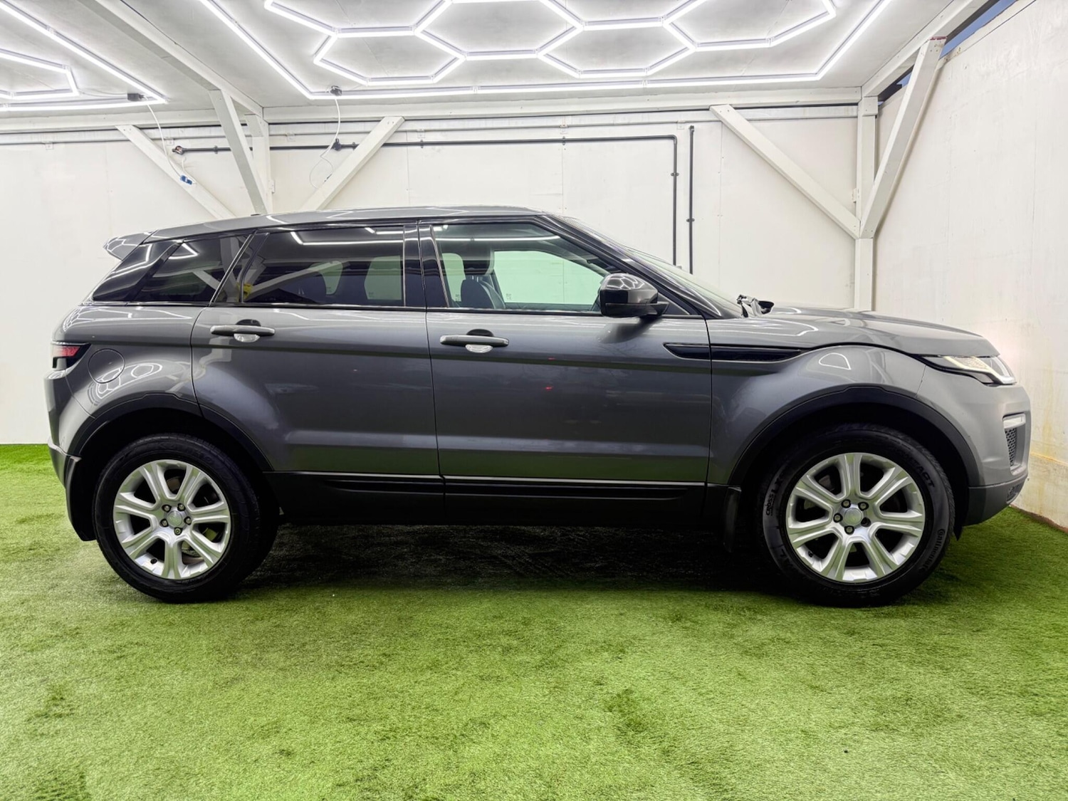 Used Land Rover Range Rover Evoque 2016 for sale - 77637381: Photo 2