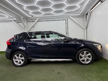 Used Volvo V40 2016 for sale - 79780432: Photo