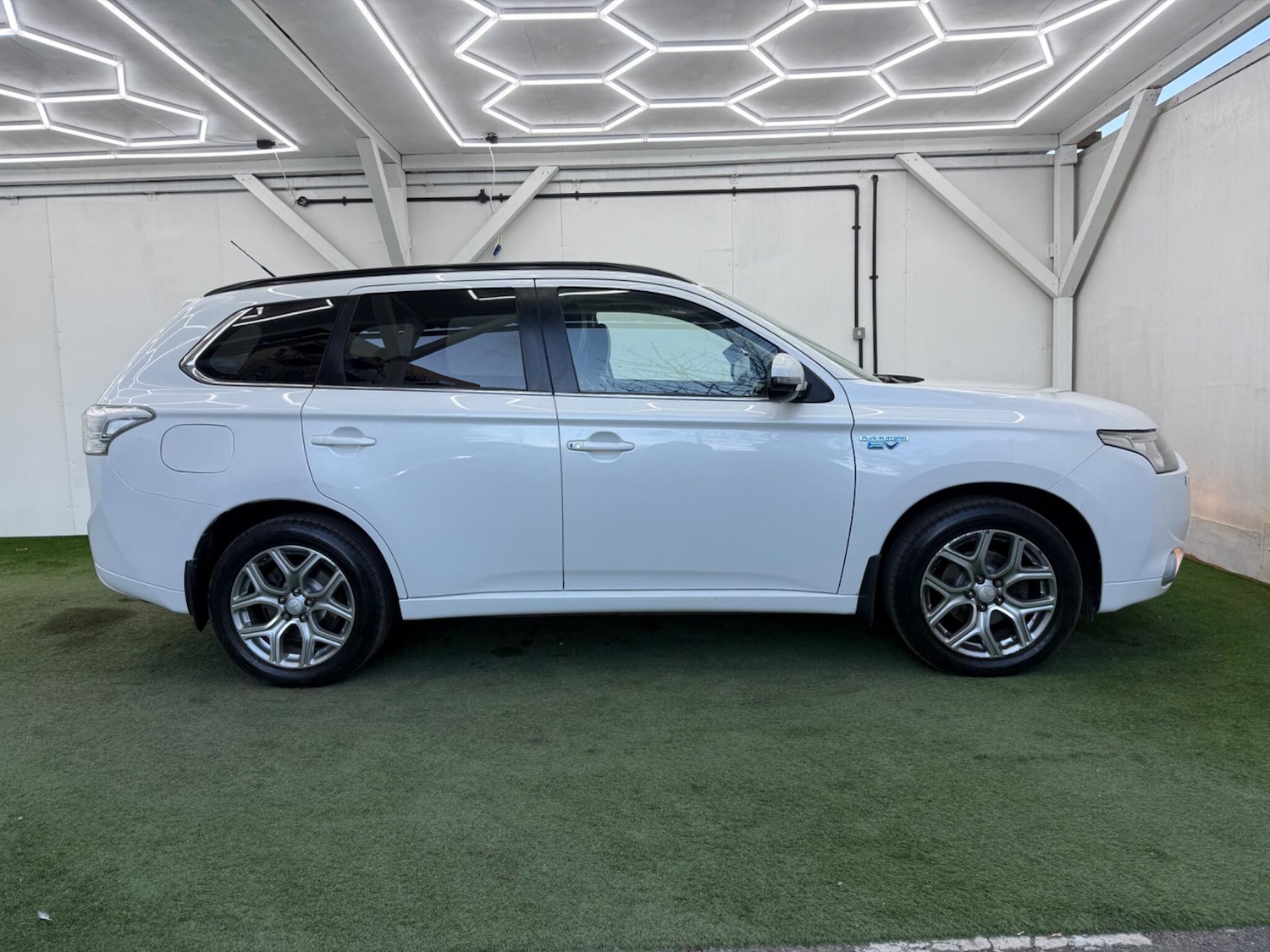 Used Mitsubishi Outlander 2015 for sale - 77993189: Photo 2