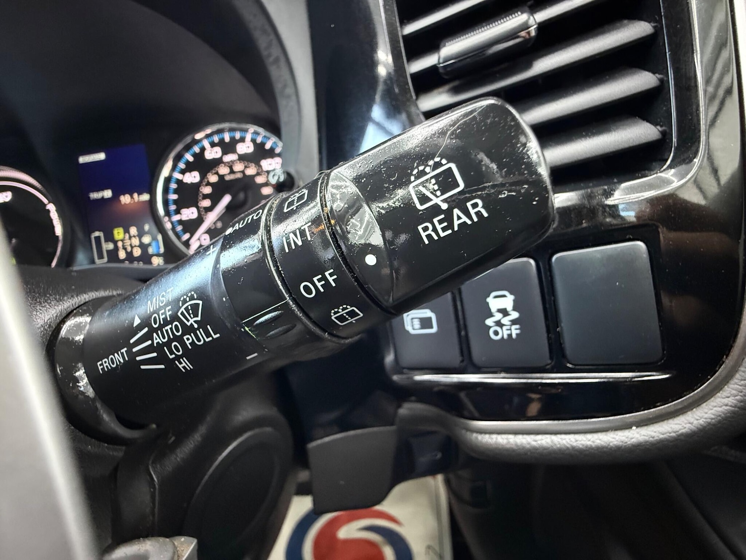 Used Mitsubishi Outlander 2015 for sale - 77993189: Photo 38