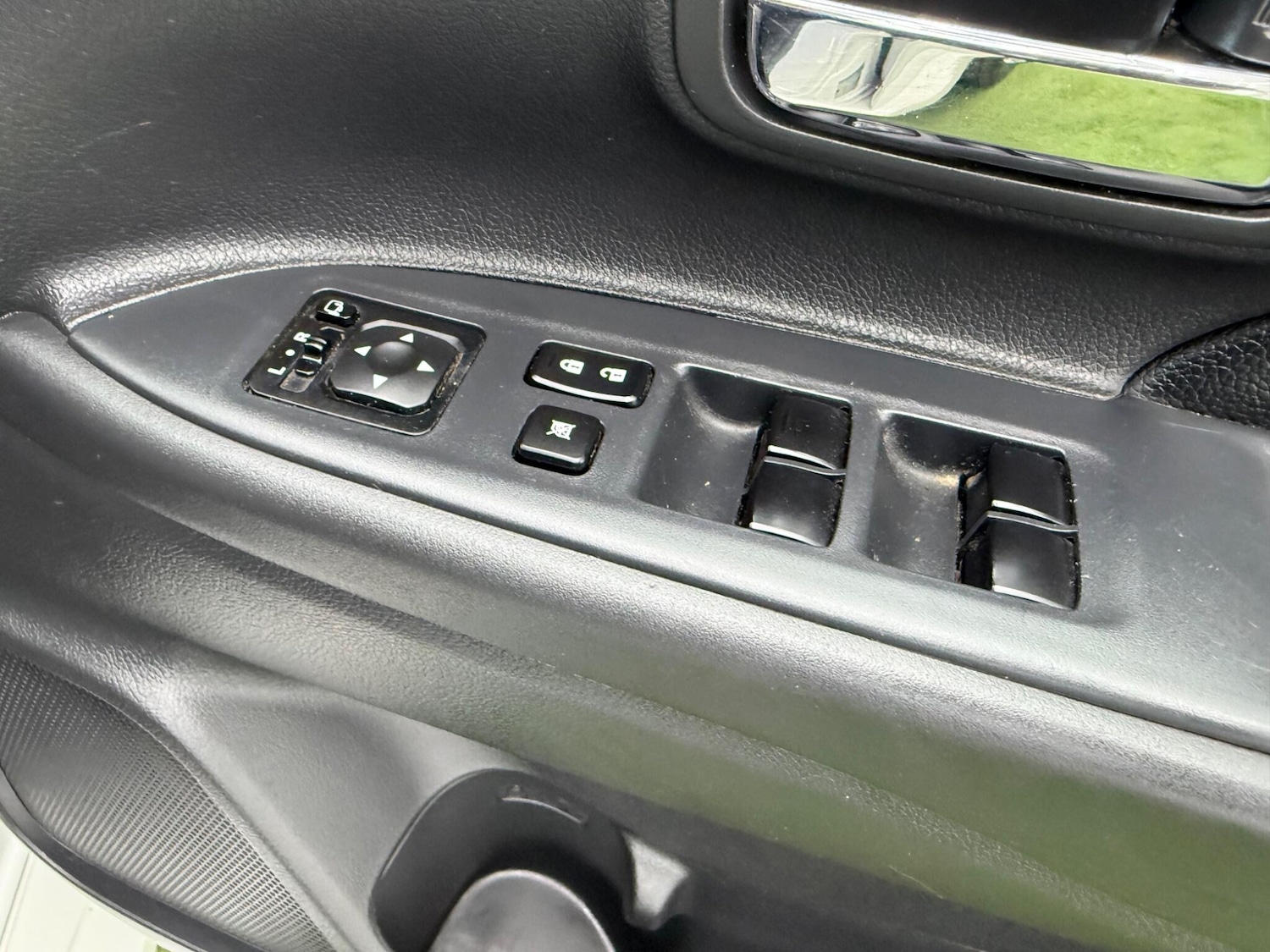 Used Mitsubishi Outlander 2015 for sale - 77993189: Photo 41