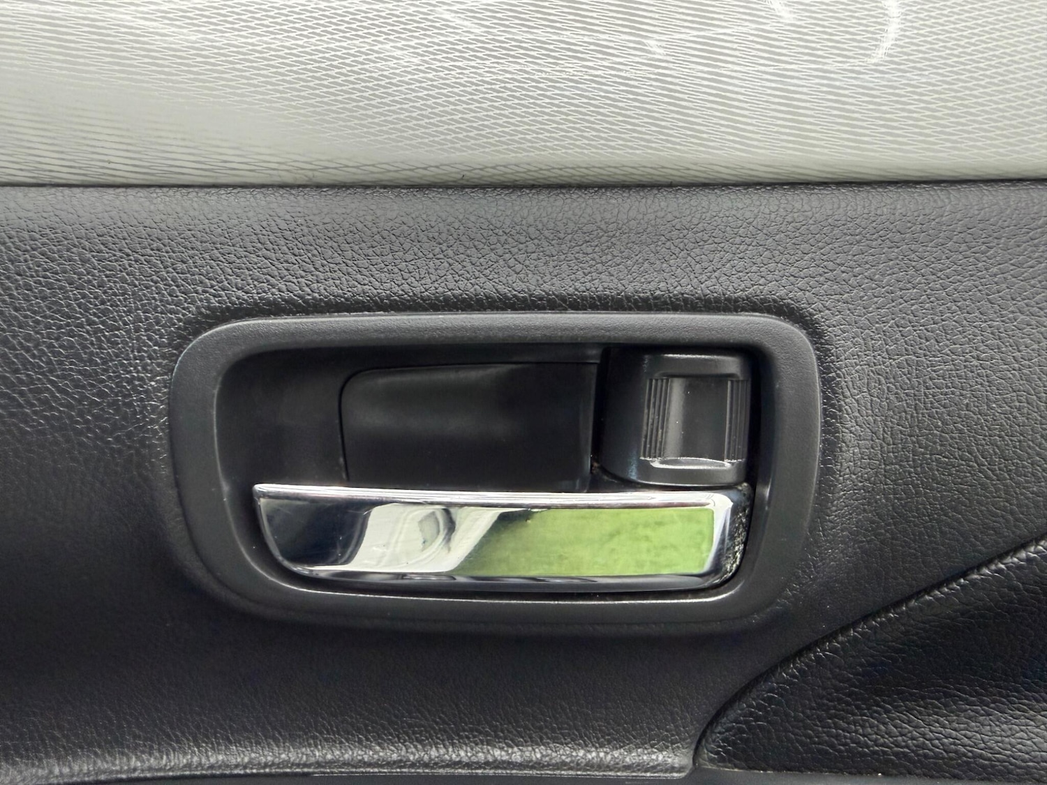 Used Mitsubishi Outlander 2015 for sale - 77993189: Photo 42